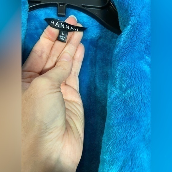 Hannah Robe. Beautiful Turquoise. Size Large - Picture 3 of 3